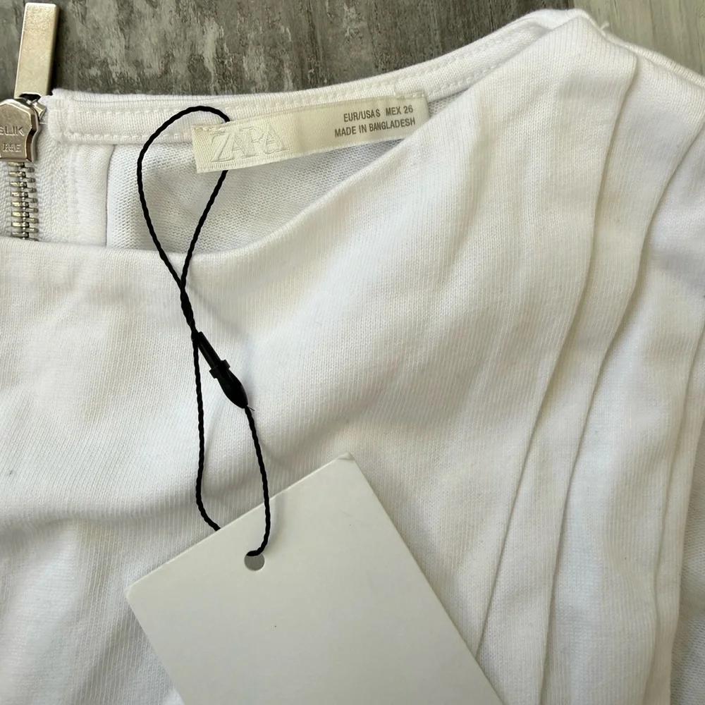 Zara White Pleated Peplum Sleeveless Blouse Silver Zip Back Small NWT - Picture 2 of 7